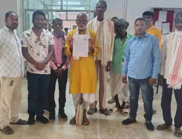 जशपुर: गम्हरिया धान मंडी प्रबंधक पर अवैध वसूली के आरोप, कांग्रेस नेताओं संग किसानों ने सौंपा ज्ञापन... पढ़िए विस्तार से