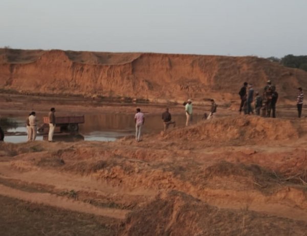 अवैध रेत खनन पर प्रशासन की सख्त कार्रवाई जारी