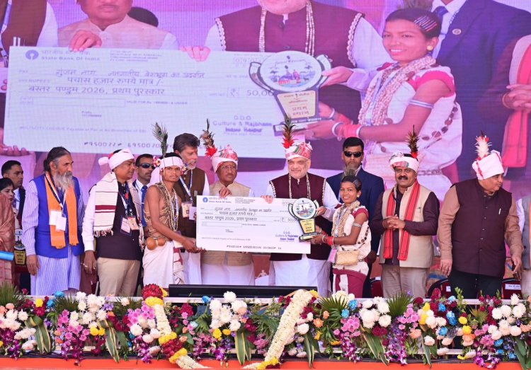 सुकमा के जनजातीय वेशभूषा ने बिखेरा जलवा*     *गृहमंत्री श्री अमित शाह और मुख्यमंत्री श्री विष्णुदेव साय ने किया सम्मानित