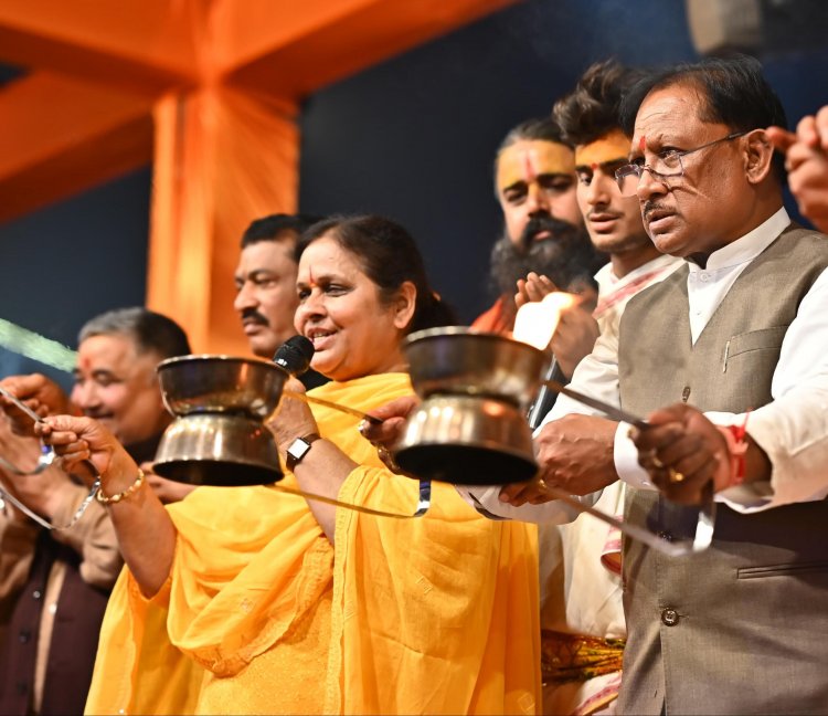 मुख्यमंत्री श्री विष्णुदेव साय ने भगवान राजीव लोचन एवं कुलेश्वरनाथ महादेव मंदिर में की पूजा अर्चना