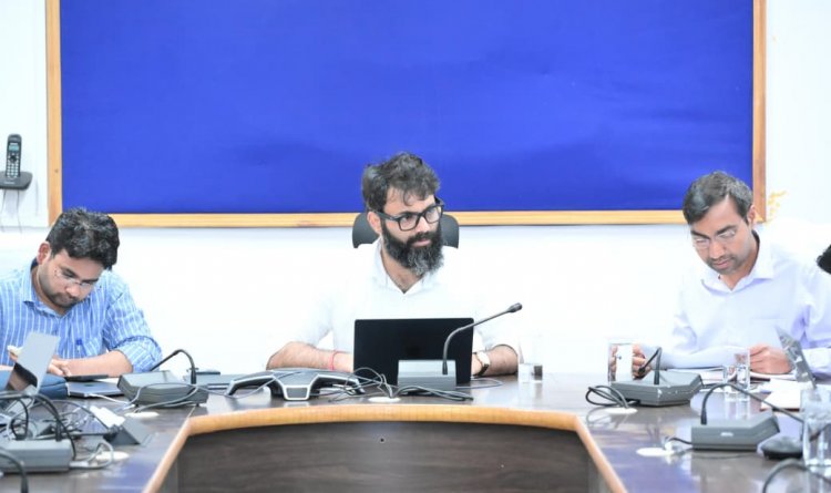 कलेक्टर ने धान खरीदी केन्द्र में बारिश से बचाव के लिए त्रिपाल की व्यस्था करने के दिए निर्देश 