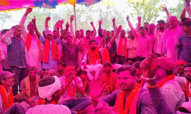 जशपुर: खुड़िया रानी की धरती पर पहुंचे जिलाध्यक्ष विजय आदित्य सिंह जूदेव , युवाओं ने गर्मजोशी के साथ किया स्वागत , पंडरापाठ होली मिलन में शामिल होकर कीर्तन मंडली के साथ झूमे…