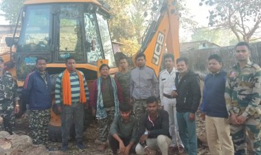 जशपुर: वनभूमि पर चल रही थी जेसीबी से खुदाई… तभी पहुंच गई वन विभाग की टीम
