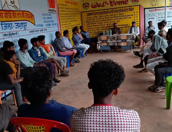 जशपुर: होली को लेकर पंडरा पाठ में शांति समिति की बैठक, चौकी प्रभारी सतीश सोनवानी ने दिए आवश्यक निर्देश