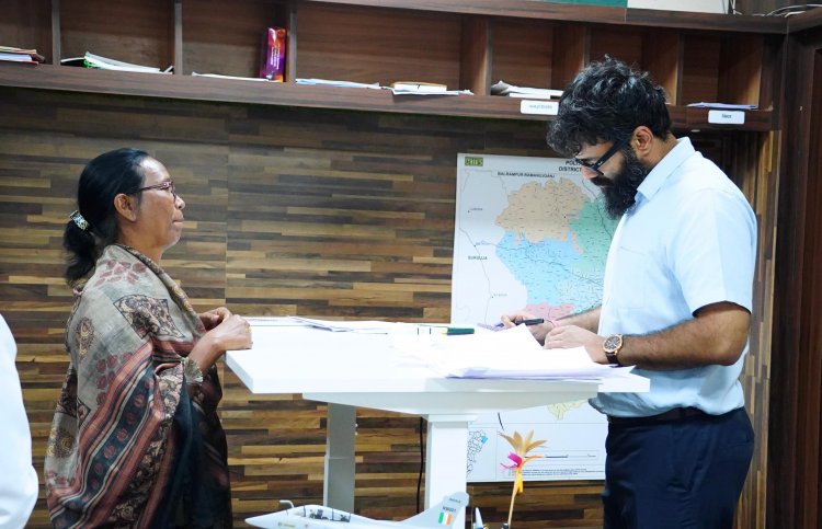 कलेक्टर श्री रोहित व्यास ने जनदर्शन में सुनी आमजन की समस्याएं