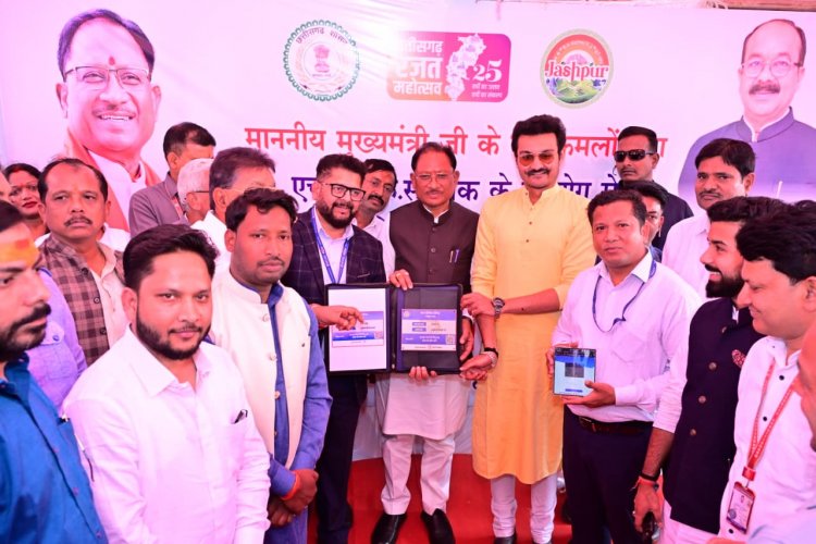 जशपुर में डिजिटल डोर सुविधा का शुभारंभ, अब घर बैठे QR कोड से टैक्स भुगतान संभव