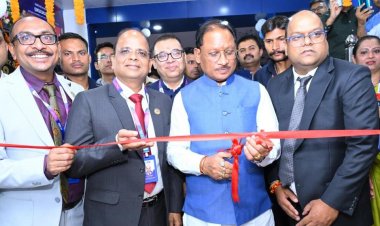 मुख्यमंत्री श्री विष्णु देव साय ने कचहरी चौक स्थित एसबीआई के नये भवन का किया शुभारंभ