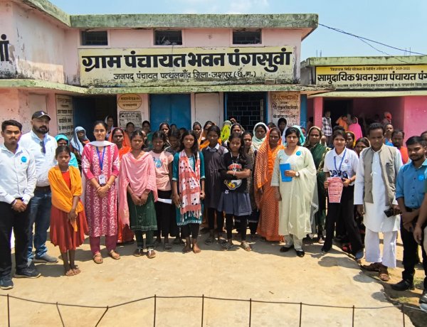 जशपुर जिले के पंगसुवा में बाल विवाह के प्रति जागरूकता, “पढ़ाई का कोना” पहल से शिक्षा को बढ़ावा