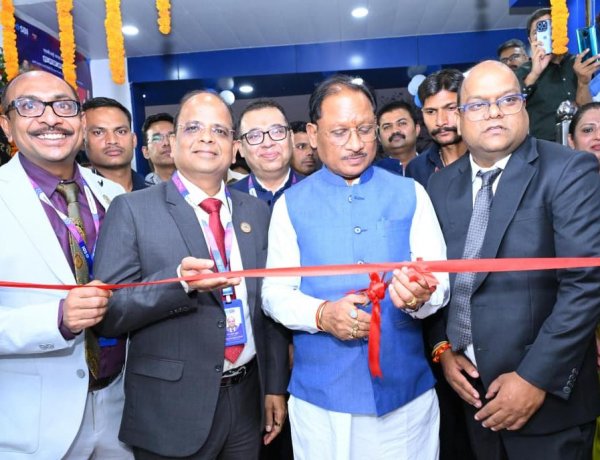 मुख्यमंत्री श्री विष्णु देव साय ने कचहरी चौक स्थित एसबीआई के नये भवन का किया शुभारंभ