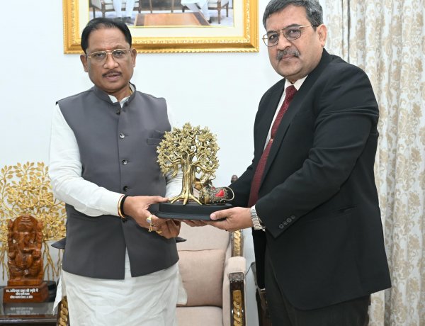 मुख्यमंत्री श्री विष्णु देव साय से आईओसीएल के मुख्य महाप्रबंधक ने की सौजन्य मुलाकात