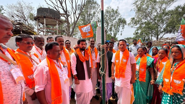 जशपुर: पंडरापाठ मंडल में भाजयुमो जिलाध्यक्ष राजकुमार विजय आदित्य सिंह जूदेव का प्रवास, संगठन सशक्तिकरण के साथ सादगीपूर्ण व्यवहार बना प्रेरणा , आम नागरिक की तरह किया रात्रि विश्राम