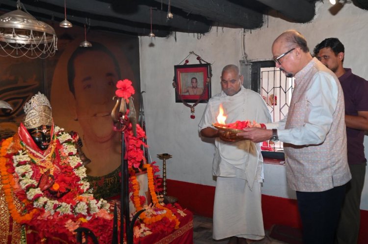 राज्यपाल श्री रमेन डेका सोगड़ा आश्रम पहुंचे मां काली की पूजा अर्चना कर प्रदेशवासियों की सुख समृद्धि और खुशहाली की कामना की