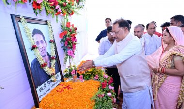 मुख्यमंत्री श्री विष्णुदेव साय ने स्वर्गीय विवेक अंधारे को अर्पित की श्रद्धांजलि
