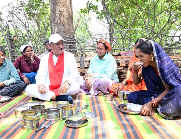 एक ग्रामीण का न्योता, मुख्यमंत्री का अपनापन - प्रधानमंत्री आवास से साकार हुआ सपना, मुख्यमंत्री ने कराया गृह प्रवेश