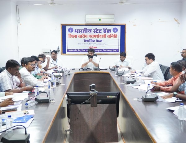 बैंकिंग योजनाओं का हर पात्र हितग्राही तक पहुंचे लाभ: कलेक्टर श्री व्यास