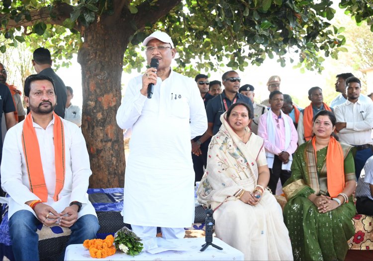 कटहल–गुलमोहर की छांव में सजी चौपाल, मुख्यमंत्री ने सरोधी में सुनी जनता की आवाज