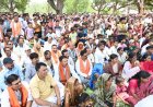 आम की छांव में मुख्यमंत्री की चौपाल: खाट पर बैठे, ग्रामीणों की सुनी बात, मौके पर दिए समाधान
