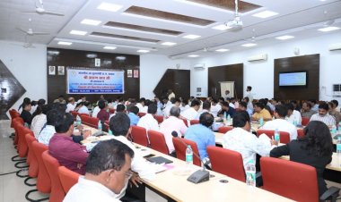 उप मुख्यमंत्री श्री अरुण साव ने स्वच्छता दीदियों के नियमित स्वास्थ्य जांच और सुरक्षा किट प्रदान करने के दिए निर्देश