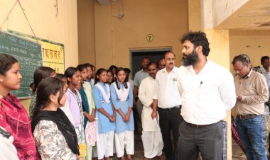 कलेक्टर श्री रोहित व्यास ने शासकीय उच्चतर माध्यमिक विद्यालय रौनी का किया निरीक्षण