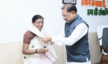 मुख्यमंत्री श्री विष्णु देव साय से पद्मश्री डॉ. बुधरी ताती ने की सौजन्य मुलाकात