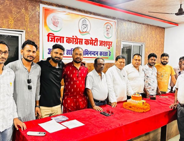 जशपुर: राहुल गांधी के जन्मदिन पर कांग्रेस कार्यकर्ताओं ने किया रक्तदान, सेवा कार्यों के साथ मनाया उत्सव