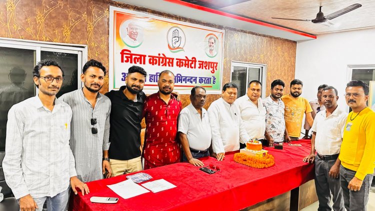 जशपुर: राहुल गांधी के जन्मदिन पर कांग्रेस कार्यकर्ताओं ने किया रक्तदान, सेवा कार्यों के साथ मनाया उत्सव