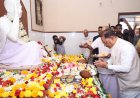 गुरु पूर्णिमा पर मुख्यमंत्री ने अघोर गुरु पीठ बनोरा में किए गुरु दर्शन, बाबा प्रियदर्शी राम से लिया आशीर्वाद