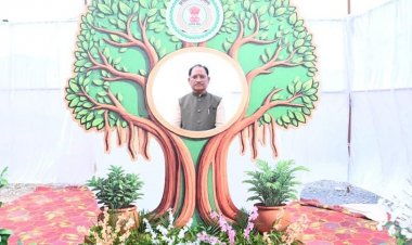 रायपुर: विधानसभा परिसर में 'एक पेड़ मां के नाम 3.0' अभियान, मुख्यमंत्री विष्णु देव साय ने लगाया रुद्राक्ष का पौधा
