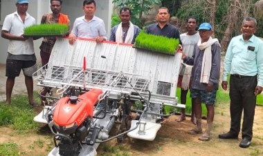 रायपुर: सुशासन तिहार में किसान की मांग पर मिली अनुदान से आधुनिक रोपा मशीन, खेती होगी आसान