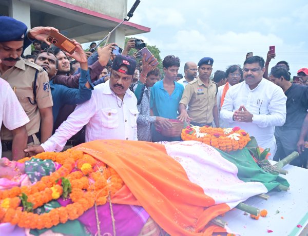लोककला की अमर स्वर-सरिता को राजकीय सम्मान: पद्म विभूषण तीजन बाई को अश्रुपूरित विदाई