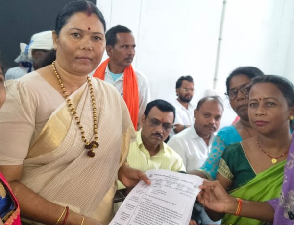 जशपुर: "वर्षों की सेवा का मिले सम्मान", आंगनबाड़ी सहायिकाओं ने विधायक के सामने रखीं अपनी प्रमुख मांगें