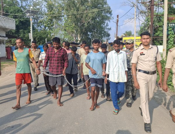 जशपुर: ऑपरेशन शंखनाद के तहत बड़ी कार्रवाई, 55 किलो कथित गौमांस के साथ 10 आरोपी गिरफ्तार; मोटरसाइकिल, हथियार और नकदी जब्त