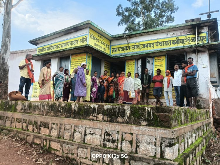 जशपुर: 13 माह तक चना और महीनों शक्कर वितरण नहीं, निलंबन के बाद भी नहीं छोड़ी दुकान; ग्रामीणों का फूटा गुस्सा ,ग्रामीणों ने गोदाम में लगाया ताला