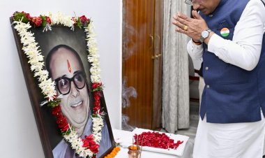 मुख्यमंत्री श्री विष्णु देव साय ने स्वर्गीय श्री कुशाभाऊ ठाकरे की जयंती पर उन्हें किया नमन