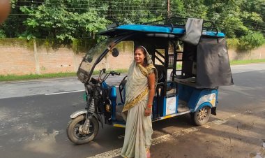 ई-रिक्शा ने बदली संगीता की जिंदगी, आत्मनिर्भरता की राह पर बनी लखपति दीदी
