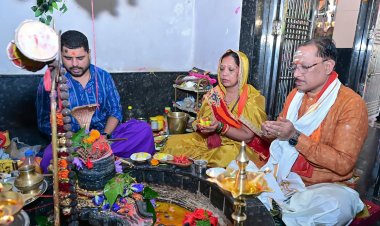 जशपुर: मुख्यमंत्री विष्णुदेव साय ने सावन सोमवार और नागपंचमी पर श्री फलेश्वरनाथ महादेव की पूजा-अर्चना की