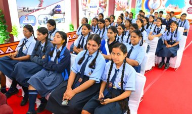 रायपुर: टाउन हॉल में छायाचित्र प्रदर्शनी बनी आकर्षण का केंद्र, एआई तकनीक से विरासत और पर्यटन का दिखा अनोखा अनुभव