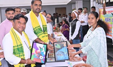 जनजातीय कारीगरों के हुनर को मिलेगा व्यापक बाजार, 20 कलाकारों एवं कारीगरों ने लगाए स्टॉल