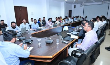 जिला पंचायत सीईओ अभिषेक कुमार ने नोडल अधिकारियों को आश्रम-छात्रावासों के निरीक्षण के दिए निर्देश
