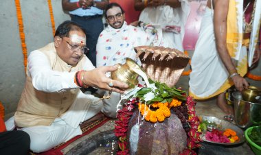 बाबा कर्मेश्वर धाम पहुंचे मुख्यमंत्री विष्णुदेव साय, रुद्राभिषेक कर प्रदेश की सुख-समृद्धि की कामना