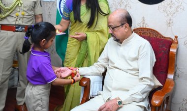 लोक भवन में गूंजा अपनत्व का संदेश, दिव्यांग बच्चों ने राज्यपाल श्री रमेन डेका को बांधा रक्षा सूत्र