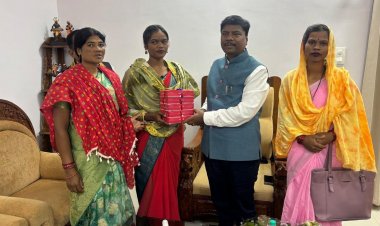 उद्यमिता की नई मिसाल: बस्तर की महिलाओं ने तैयार की बिना शक्कर वाली ऑर्गेनिक काजू-कतली