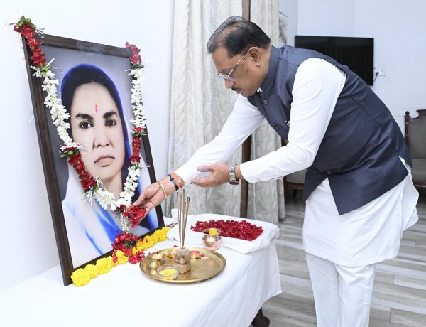 मुख्यमंत्री श्री साय ने छत्तीसगढ़ की प्रथम महिला सांसद और समाज सेविका मिनीमाता जी की पुण्यतिथि पर किया नमन