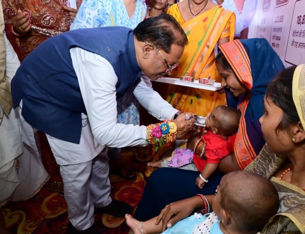 विष्णु भैया को बहनों ने बांधी राखी, मुख्यमंत्री ने उपहार देकर जताया स्नेह