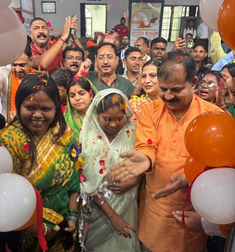 सरगुजा संभाग के 850 श्रद्धालु भारत गौरव ट्रेन से रामलला एवं बाबा विश्वनाथ के दर्शन के लिए रवाना