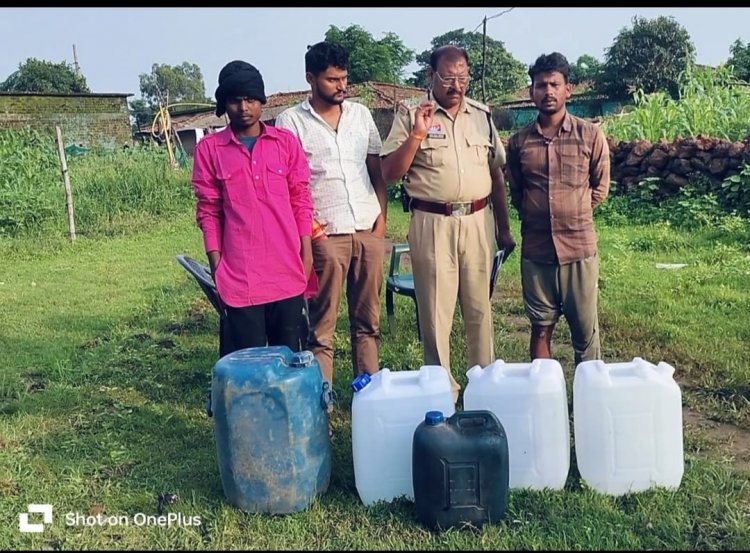 जशपुर: घर में हाथ भट्ठी से बना रखी थी 160 लीटर महुआ शराब, पण्ड्रापाठ पुलिस ने आरोपी को किया गिरफ्तार