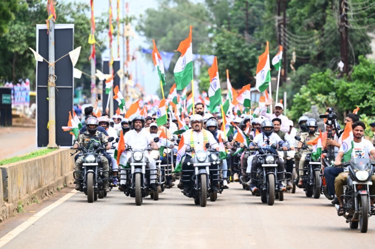 उपमुख्यमंत्री श्री विजय शर्मा और वन मंत्री श्री केदार कश्यप ने बाइक चलाकर किया नेतृत्व, नक्सल प्रभावित क्षेत्रों में पहुंचेगा तिरंगा