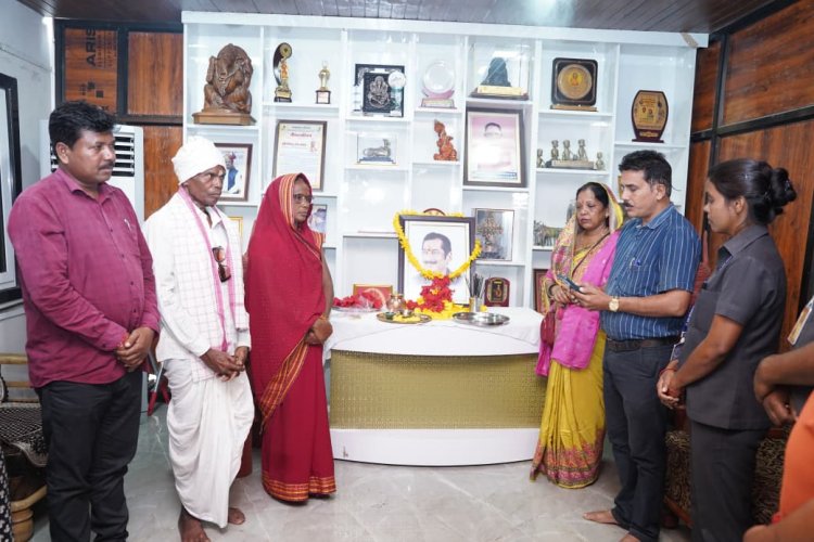 जशपुर: मुख्यमंत्री निवास बगिया में स्व. दिलीप सिंह जूदेव की पुण्यतिथि पर दी गई श्रद्धांजलि