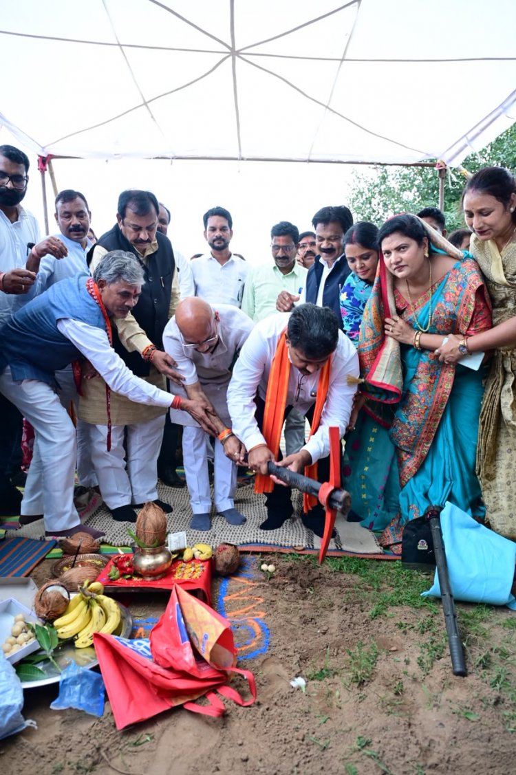 उपमुख्यमंत्री श्री विजय शर्मा ने किया शौर्य वाटिका का भूमिपूजन, लगभग 79 लाख रुपए के विकास कार्यों का किया लोकार्पण