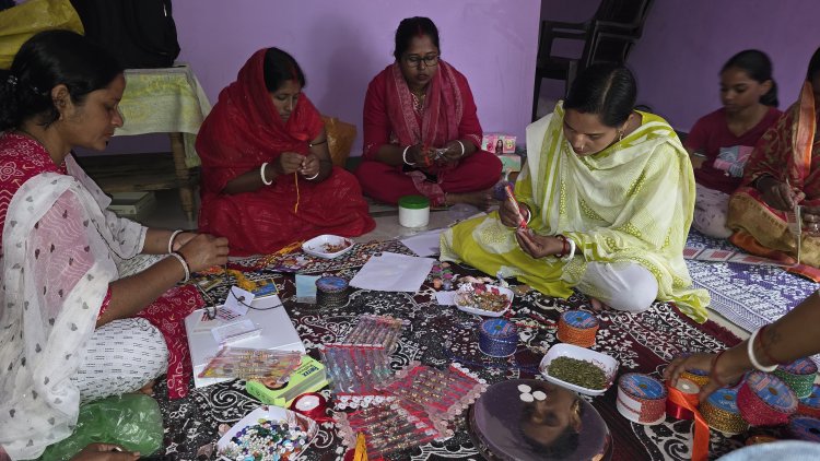 “राखी का रिश्ता, भरोसे का साथ—विष्णु भैया संग विकास की बात”